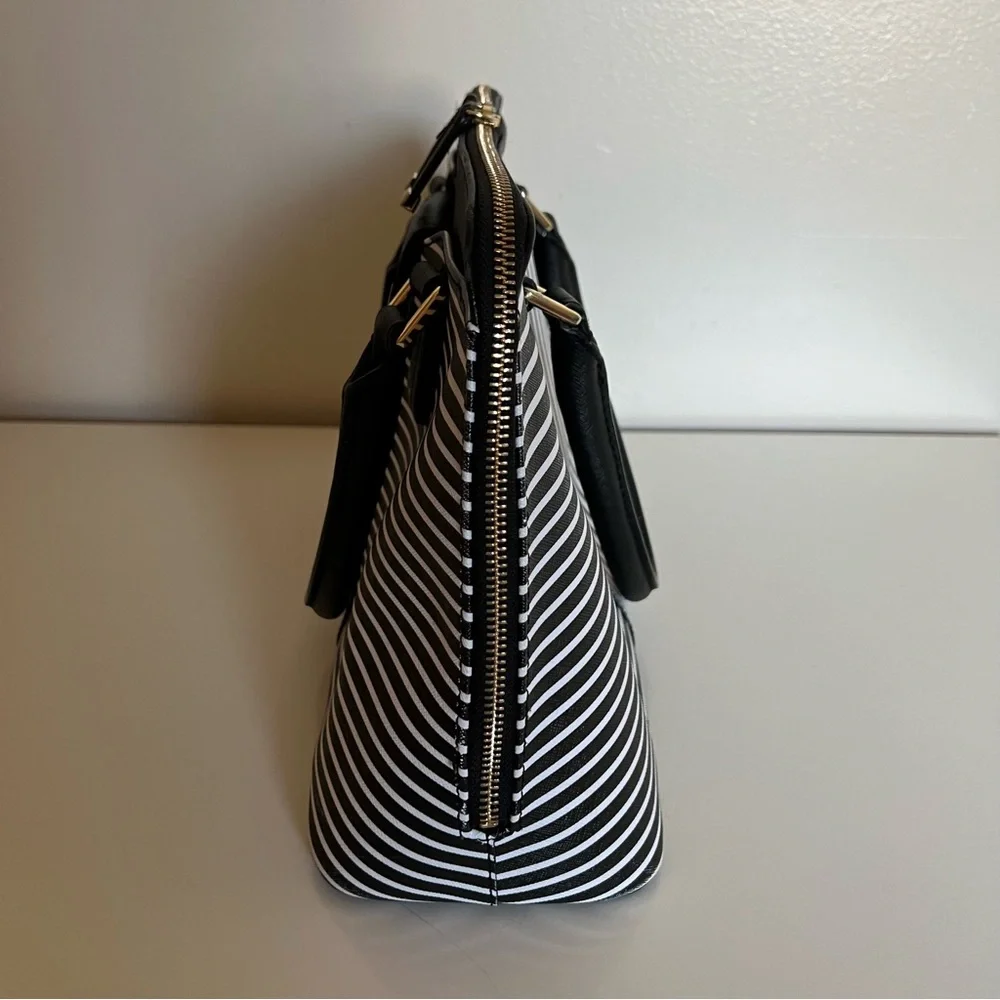 [Calvin Klein] Black & White Stripe Purse - Picture 4 of 7